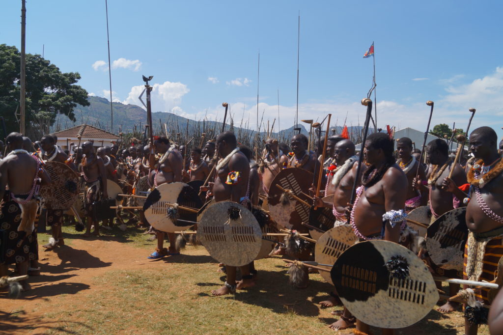 Swazi Krieger während des Incwala in Eswatini (vormals Swaziland)